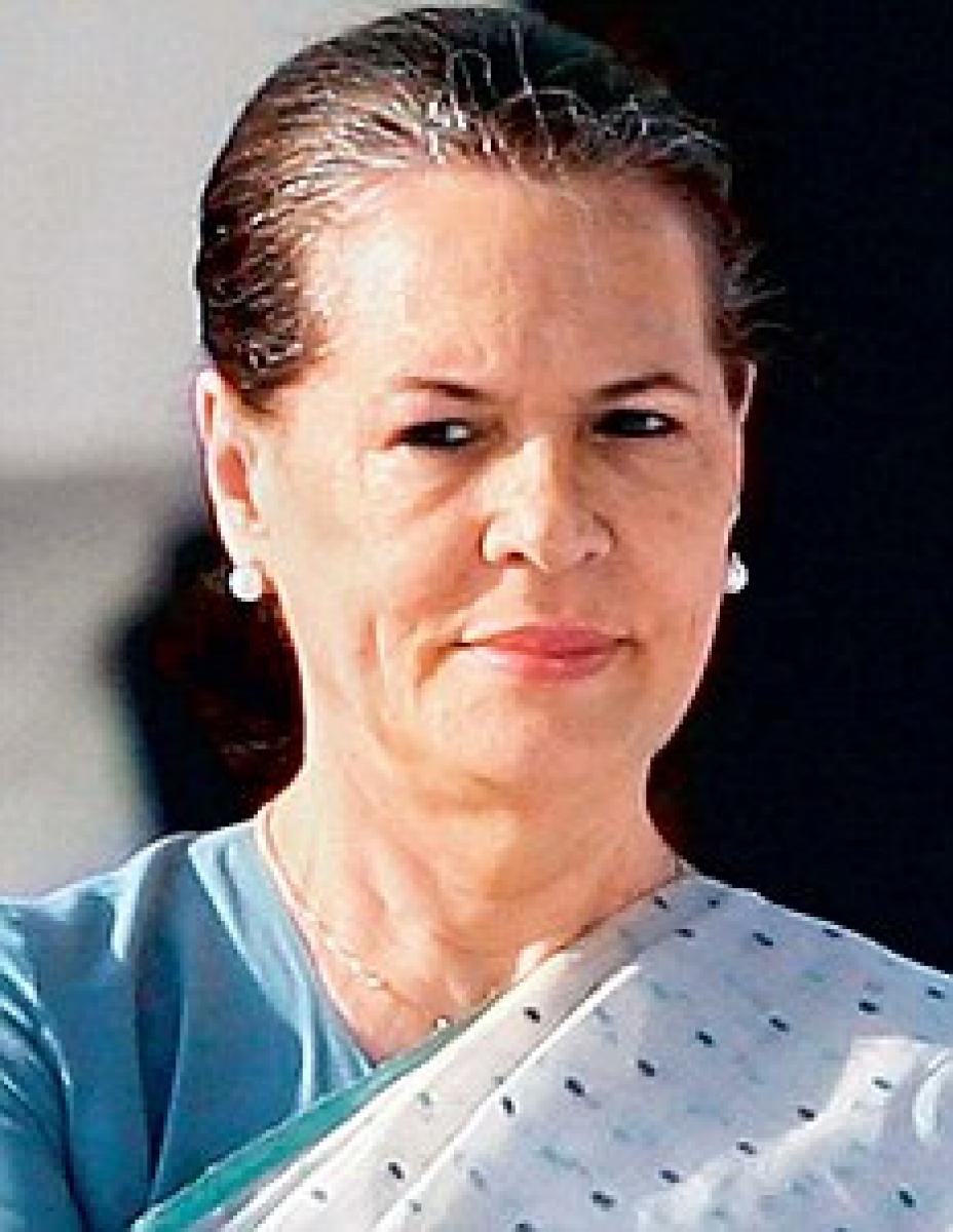 Naqvi attacks Sonia again, says her agenda is to dishonour India